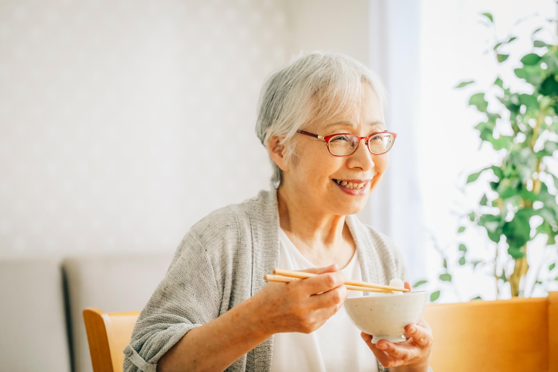 同じ話を繰り返す母親への対処法｜2つの原因と認知症チェック方法も徹底解説