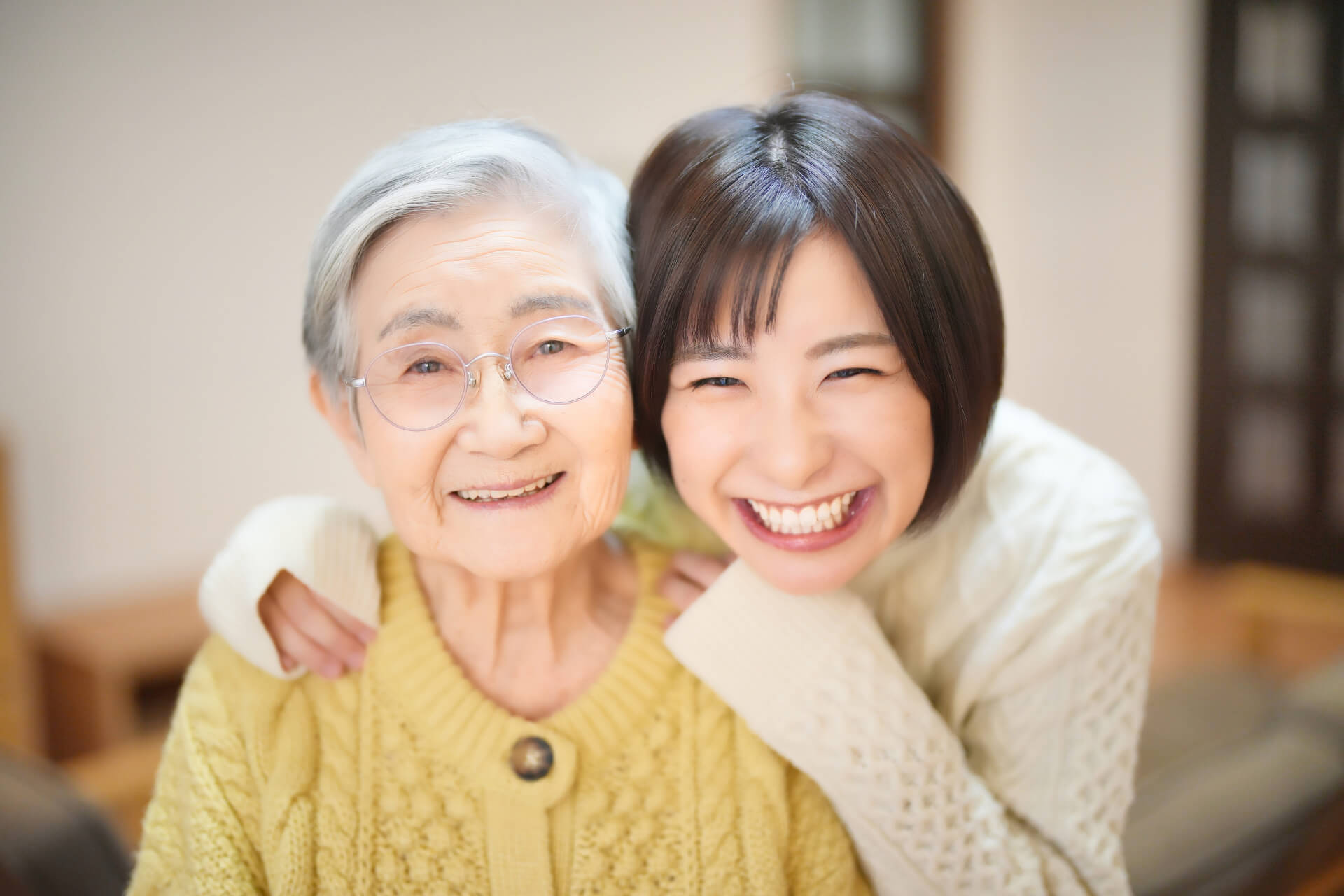 80代の親が少し前のことを忘れるのは単なる物忘れ？認知症との違いや見分ける方法を解説